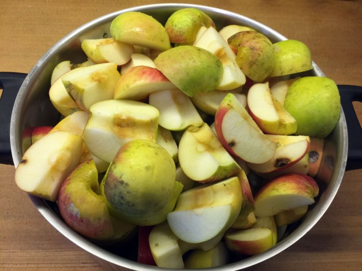 Another pile of apples, ready to be processed